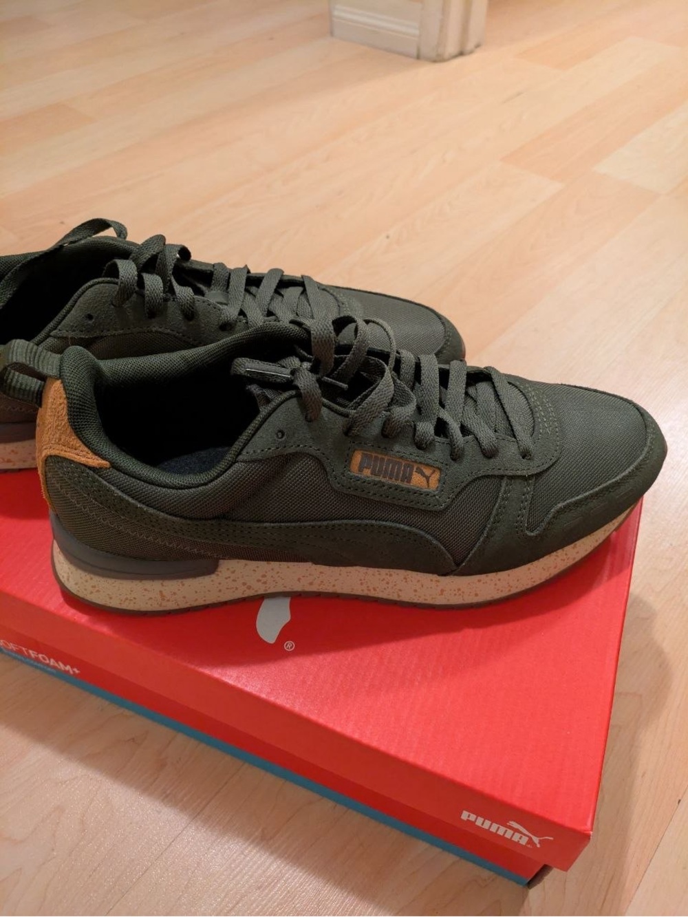 Puma Men’s Forest Night & Tan R78 Lux Sneakers